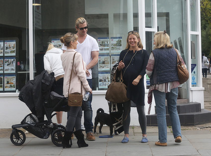 Sienna Miller, Chris Hemsworth, Elsa Pataky Sienna Miller, Chris Hemsworth, Elsa Pataky